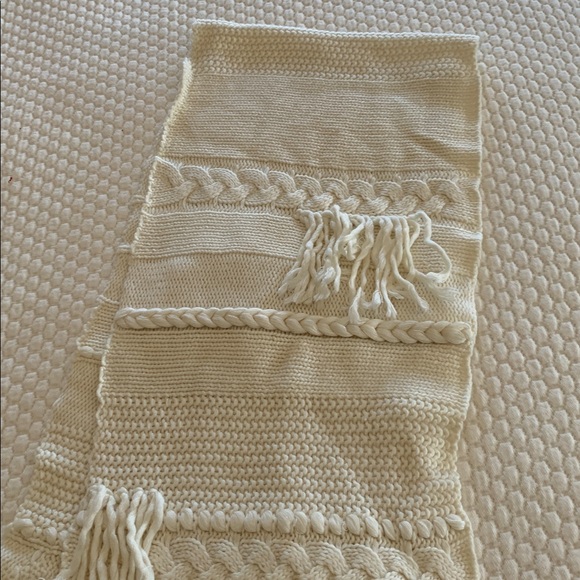 UGG Winter Scarf  NWT - Picture 3 of 17